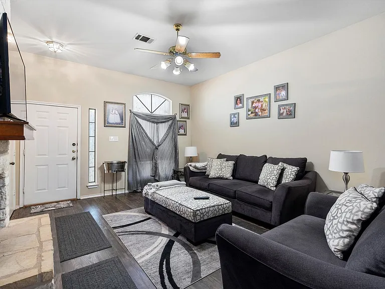 707 Broken Bow Dr — Photo 4