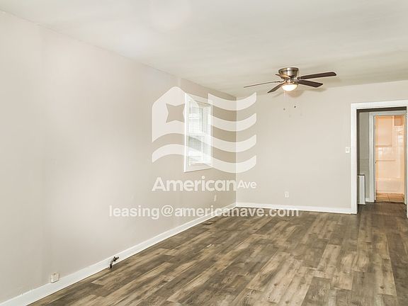 1656_004_living_room_12786482.jpg