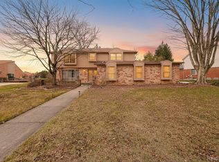 29801 Deer Run, Farmington Hills, MI