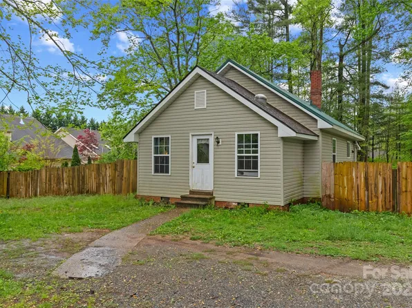 73 Pike Pl, Brevard, NC 28712