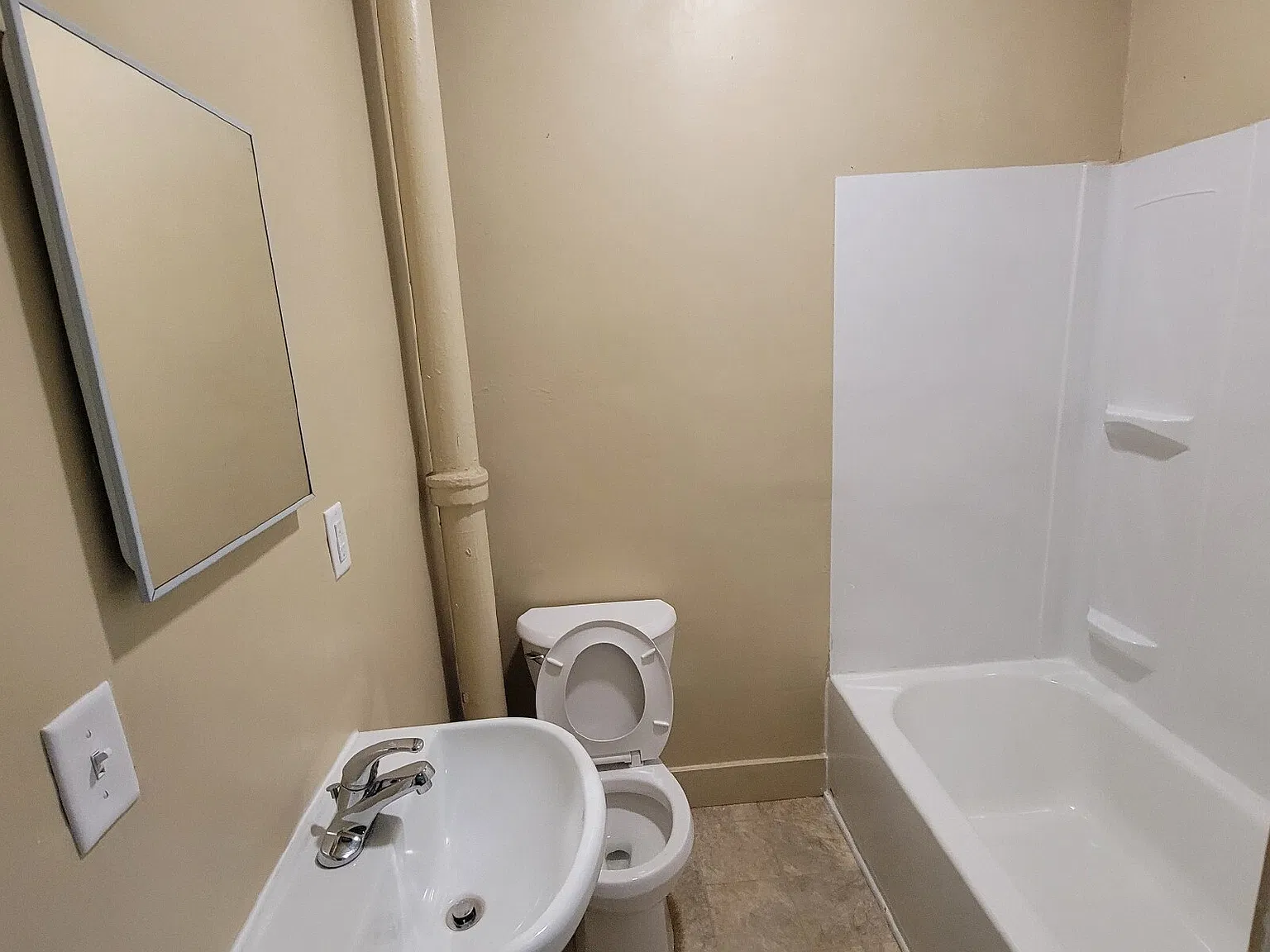 4 bed, 1.0 bath, $1,095 — Photo 3