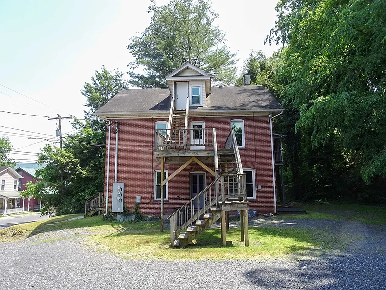 155 N Fairview St — Photo 2