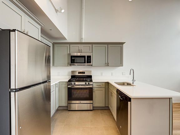 3rd image of 170 Lafayette St APT 1F