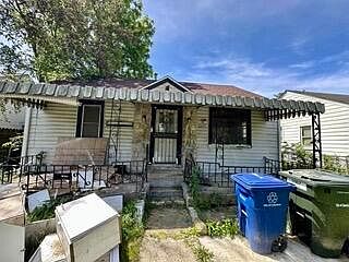 2nd image of 3167 E 6th Ave
