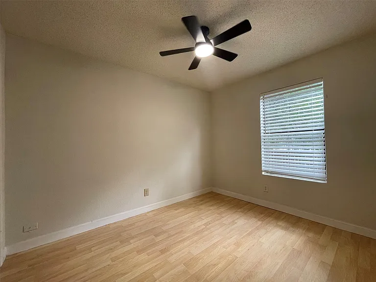 2031 Redwing Way — Photo 12