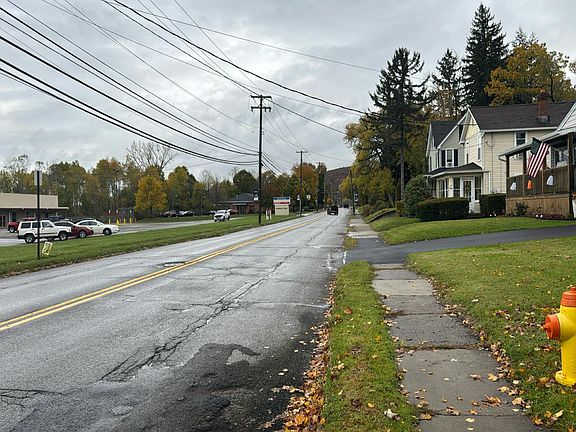 4th image of 636 E Main St