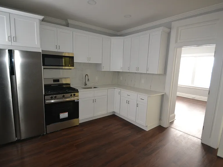 56 Hobart Pl #5 — Photo 2
