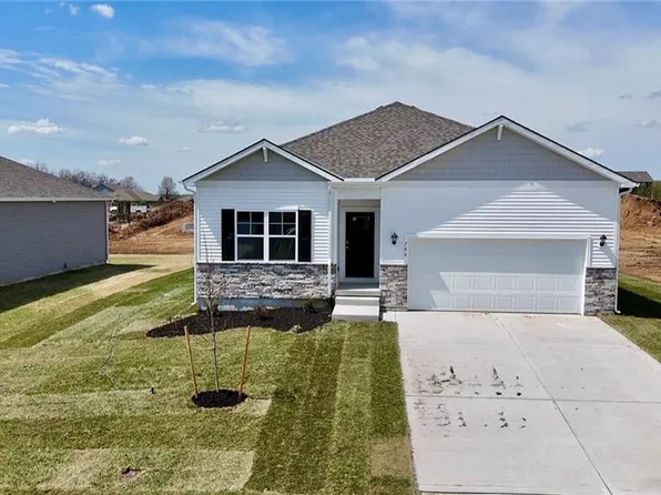 706 Fallen Leaf Dr, Belton, MO 64012