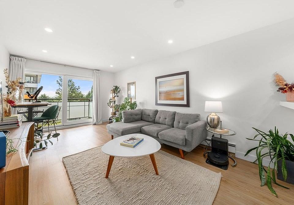1st image of 360 E 2nd St #312