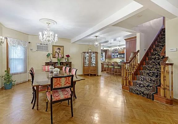 3rd image of 50 Wellington Ct