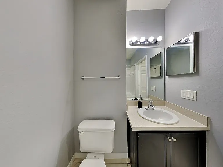 2550 Grand Central Pkwy #11 — Photo 16