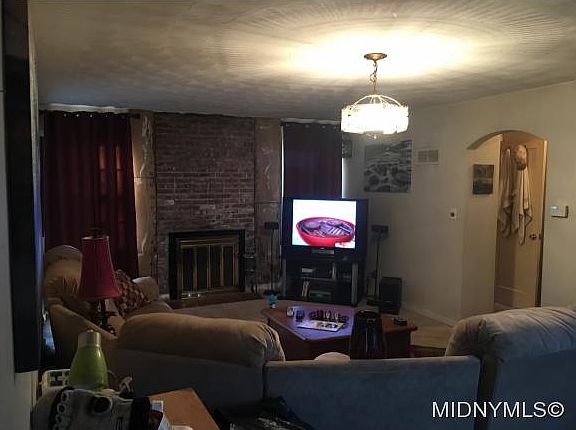 2nd image of 111 Washington Dr