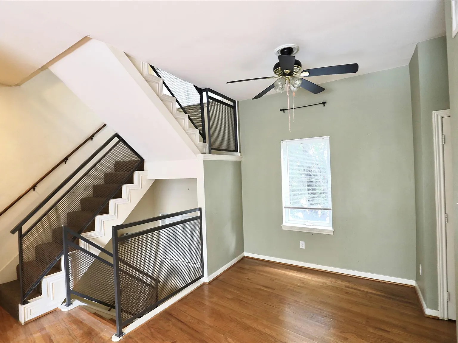 2 bed, 2.5 bath, 1800 sqft, $2,300 — Photo 3