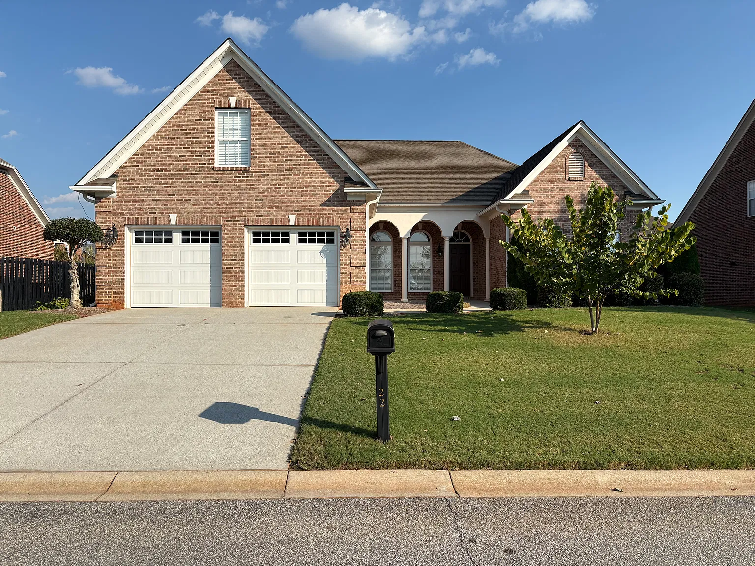 3 bed, 2380 sqft, $2,500 — Photo 1