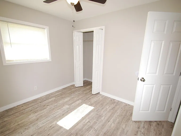 1710 Drake Ave — Photo 4
