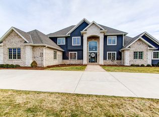 W275N4036 Ishnala Trl, Pewaukee, WI 53072