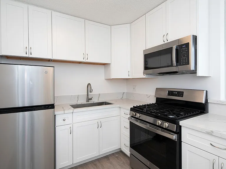 Aztec Pacific Apartments — Photo 60