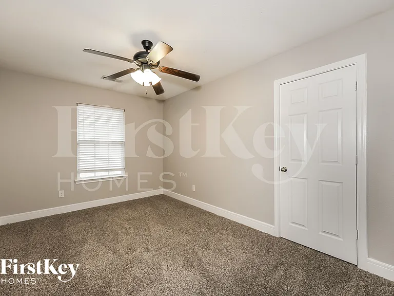 607 Lentisco Dr — Photo 12