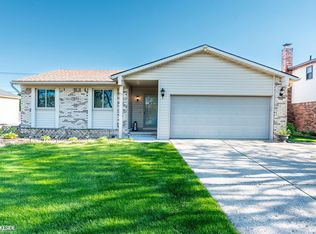 17699 Kuecken St, Clinton Township, MI 48038