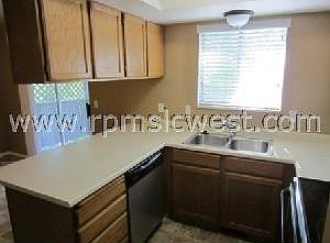 5th image of 806 E Greenvalley Dr