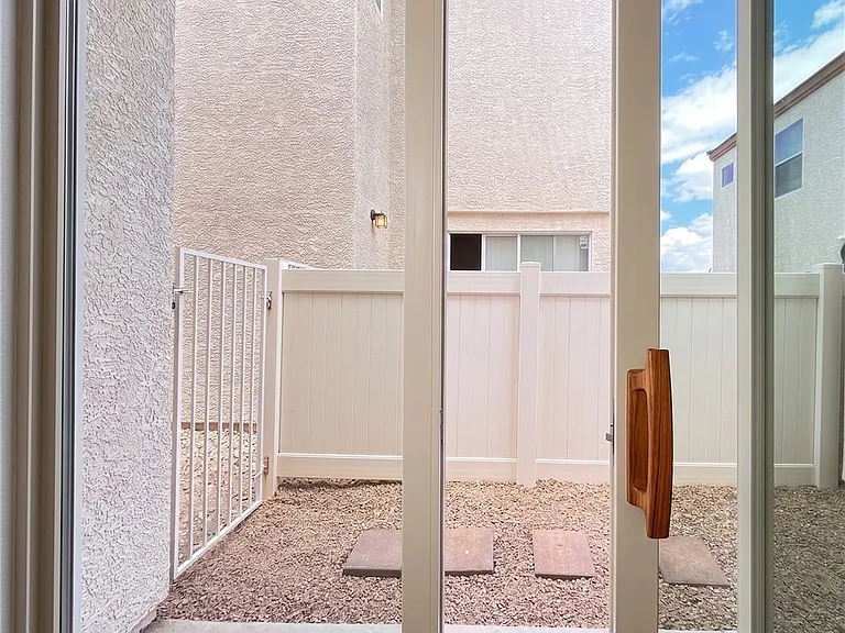 10154 Sunshine Village Pl — Photo 12