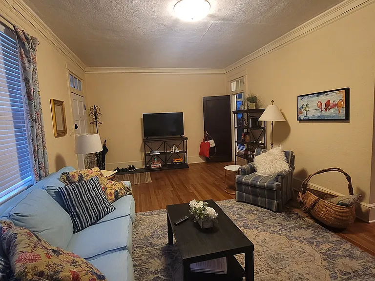 128 S Capitol Pkwy — Photo 6