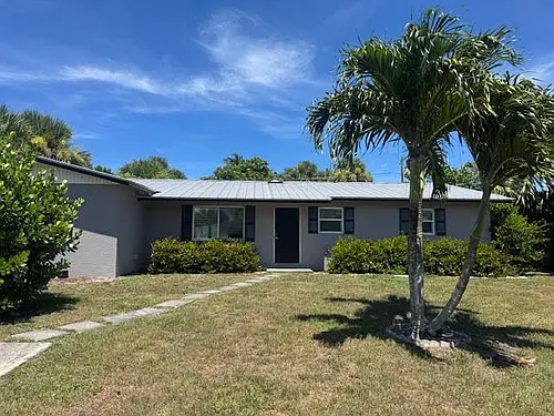 709 SE Alamanda Way Photo 1