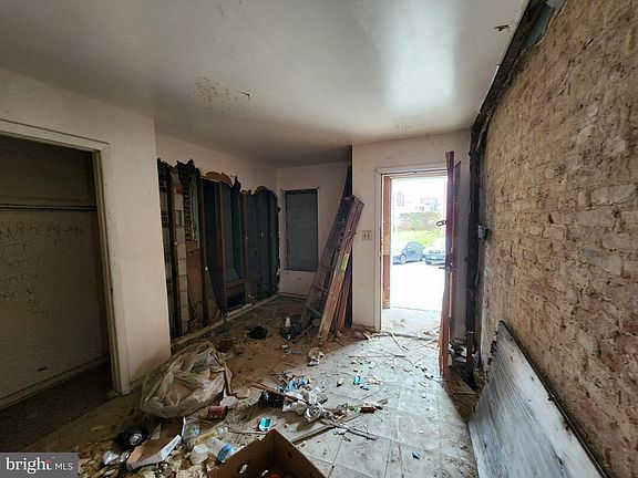 3rd image of 1017 Brentwood Ave