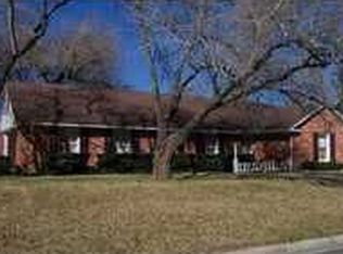 911 Gibbs St, Navasota, TX 77868