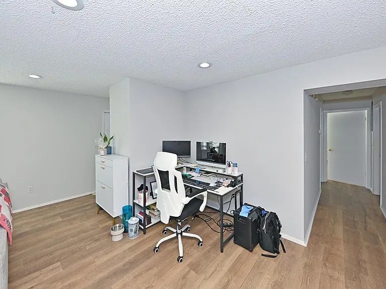 250 Larch Ln #250 — Photo 7