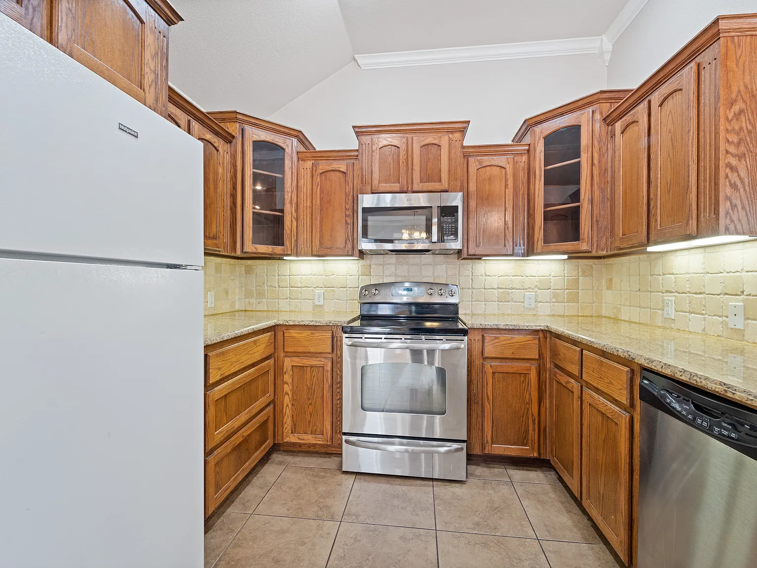 4 bed, 2030 sqft, $2,000 — Photo 3