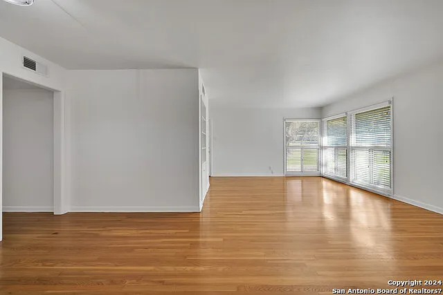 103 Oakhurst Pl — Photo 8