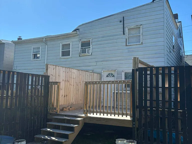 340 Lawrence St — Photo 16