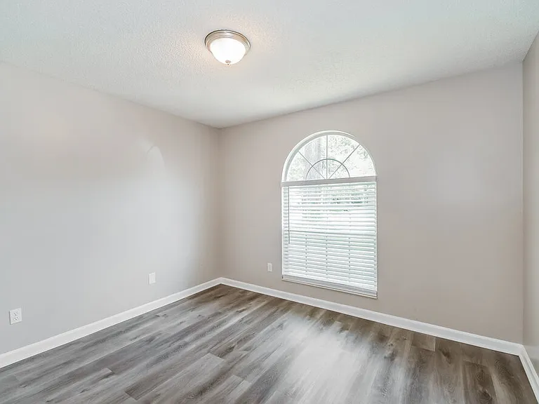 465 Oldfield Dr — Photo 14