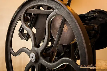 Rented by aptsandlofts.com