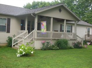 1065 Vandalia Rd, Louisville, IL 62858