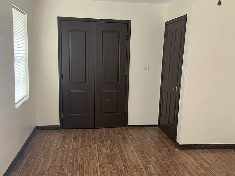 307 S Cox St #B — Photo 8
