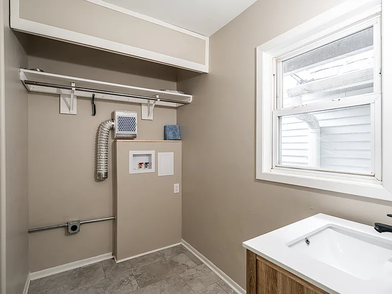 305 E Clarence St #A — Photo 18