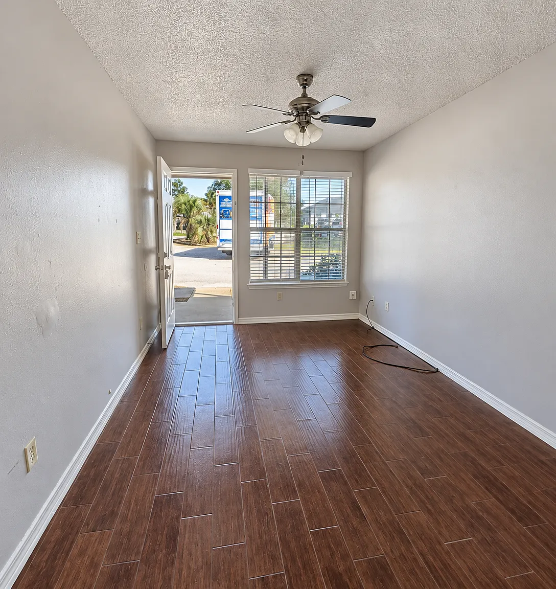 2 bed, 1.0 bath, 814 sqft, $1,125 — Photo 1
