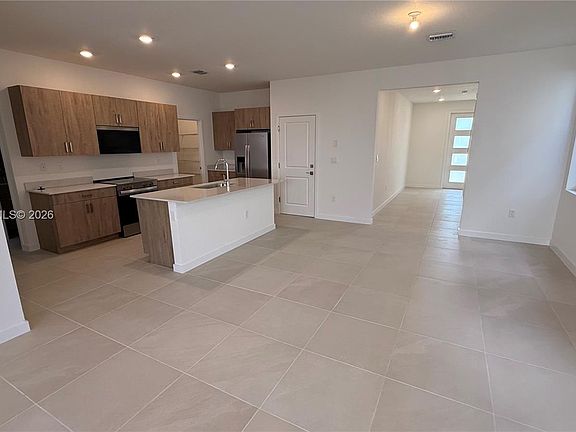 4th image of 1535 SE 7th Ct #1535