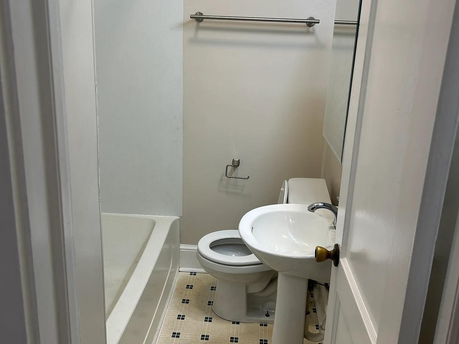3 bed, 1117 sqft, $1,799 — Photo 4