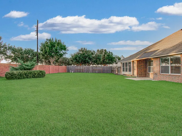 1904 Roaring Springs Ct — Photo 19