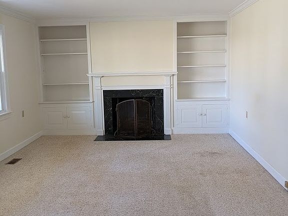4th image of 218 Windsor St