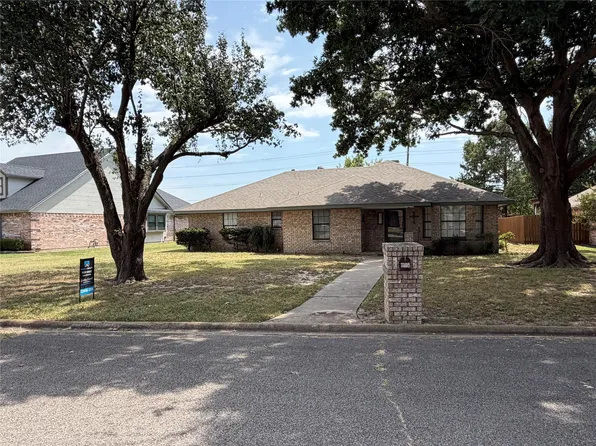 3805 Sunhill Dr, Greenville, TX 75402