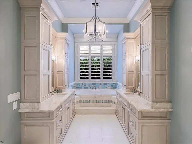 425 Harbour Dr — Photo 12
