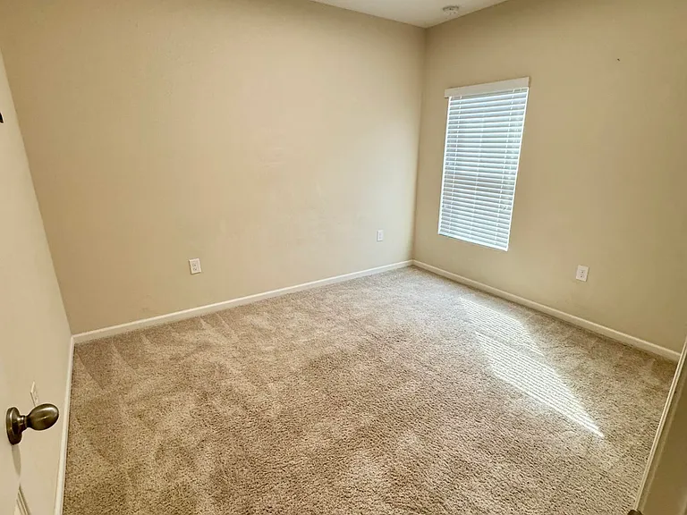 590 Trymore Dr SE — Photo 14
