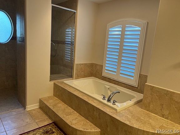 3rd image of 660 N Heathrow Dr