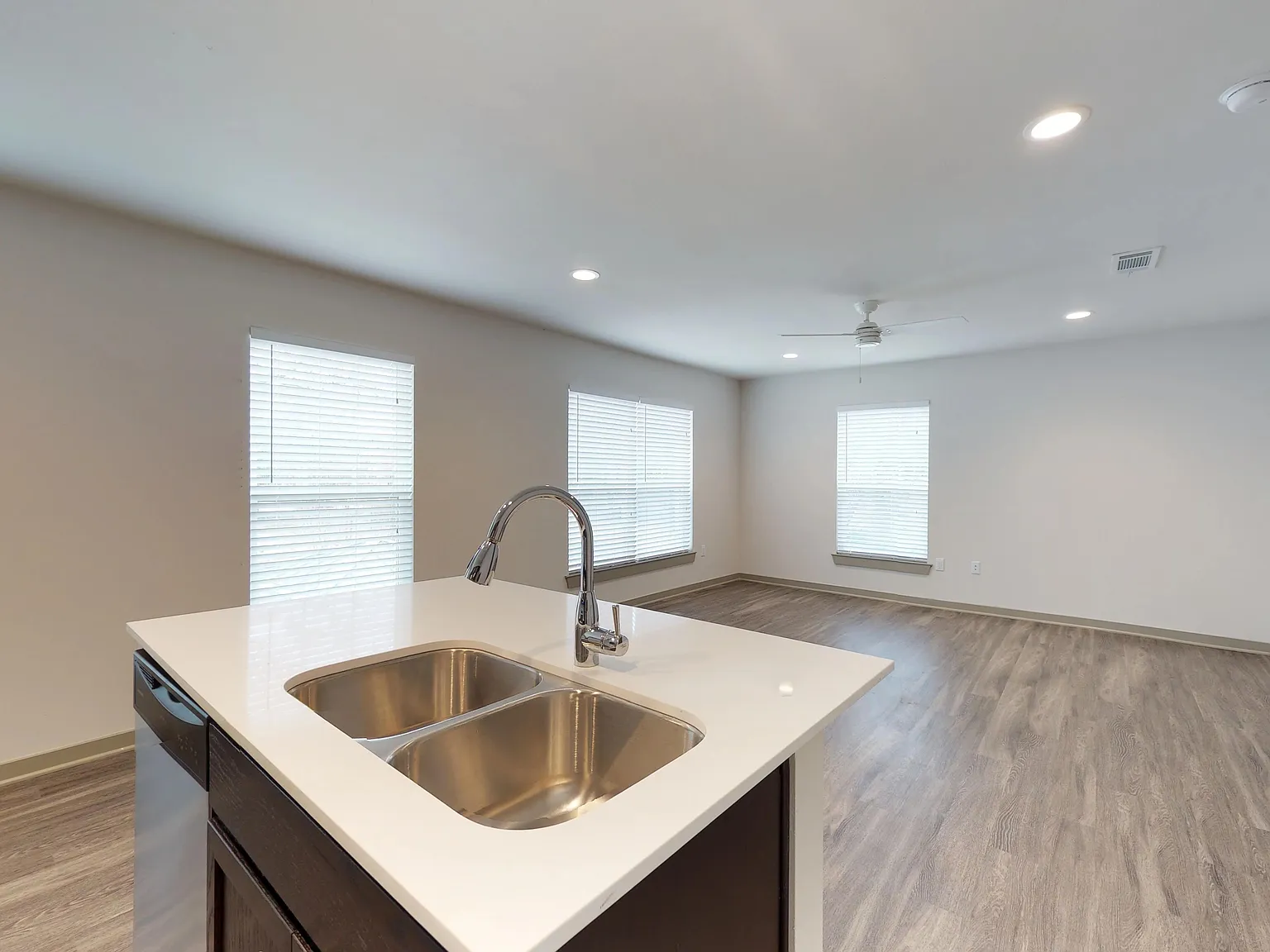 1 bed, 813 sqft, $1,450 — Photo 4