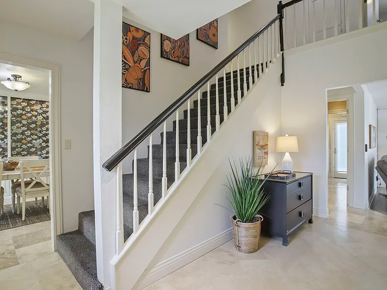 2925 Park Oak Dr — Photo 2