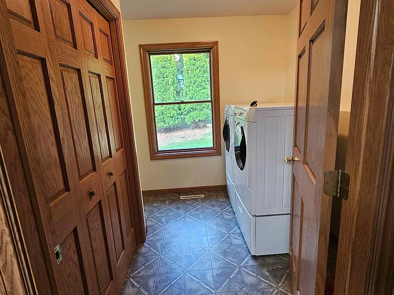 919 Baird Ln NE — Photo 9